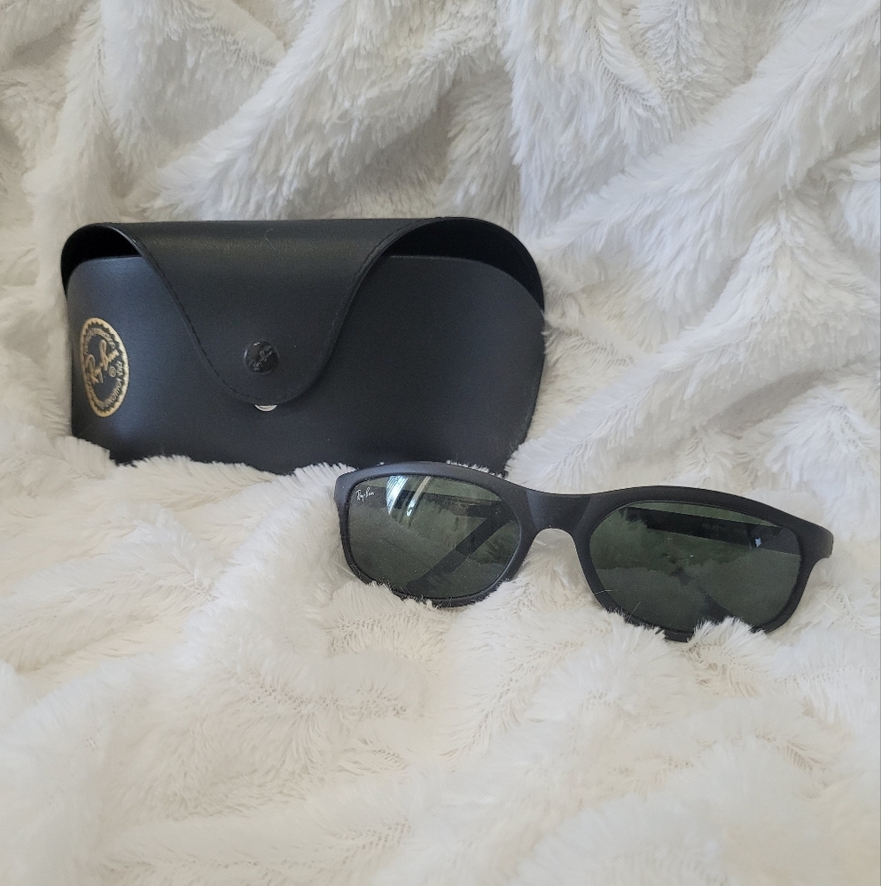RAYBAN'S Kids With Case
